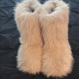 Faux Fur boots in Cream